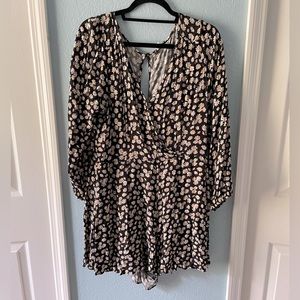 American Eagle floral print romper size XL